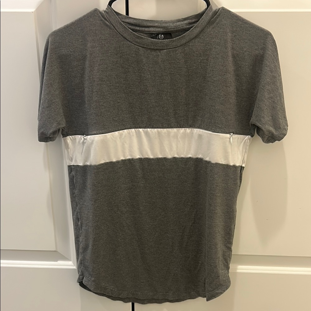 Movemama nursing shirt